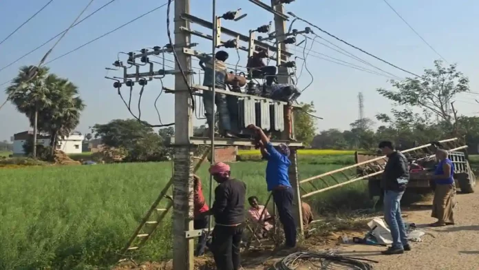 sinchai ke liye din me bijli